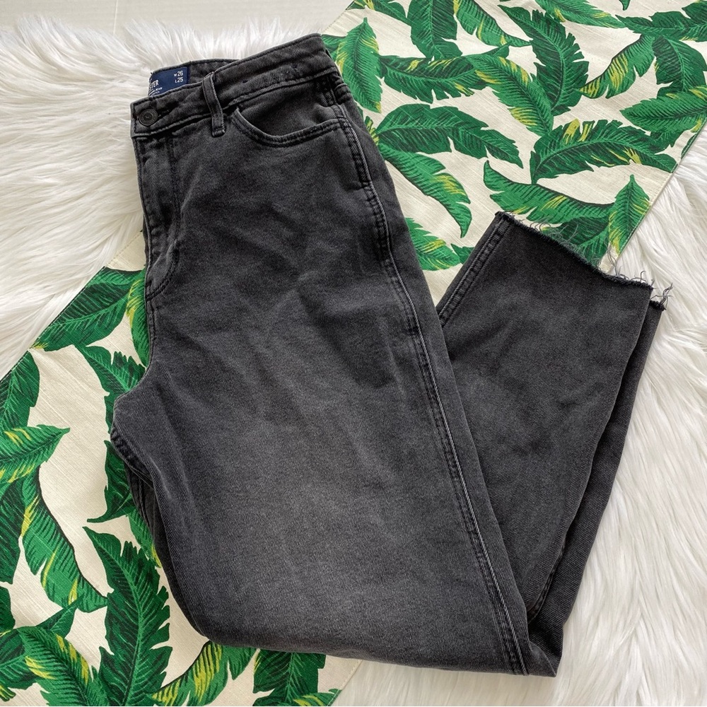 Hollister Ultra High Rise Mom Jean 196